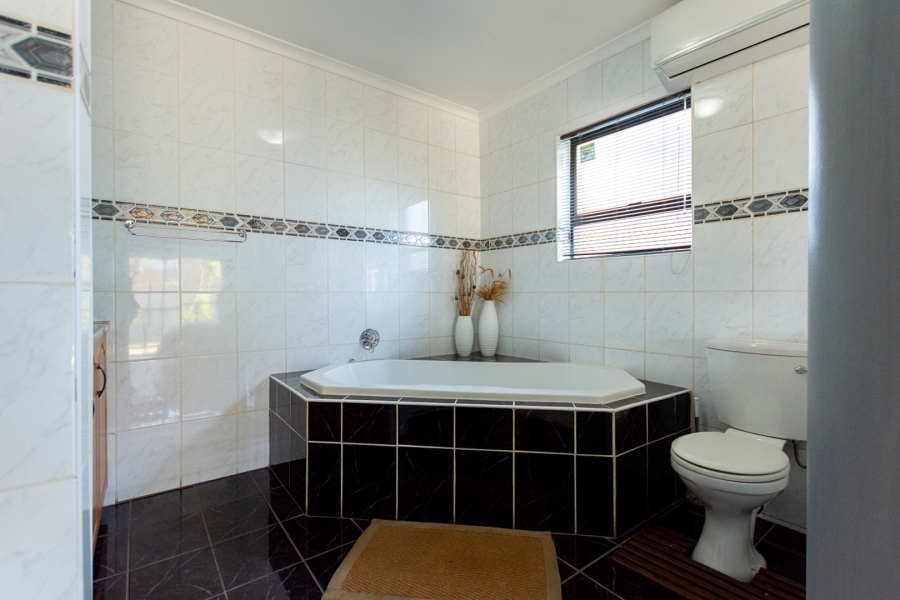 4 Bedroom Property for Sale in Britannia Bay Western Cape